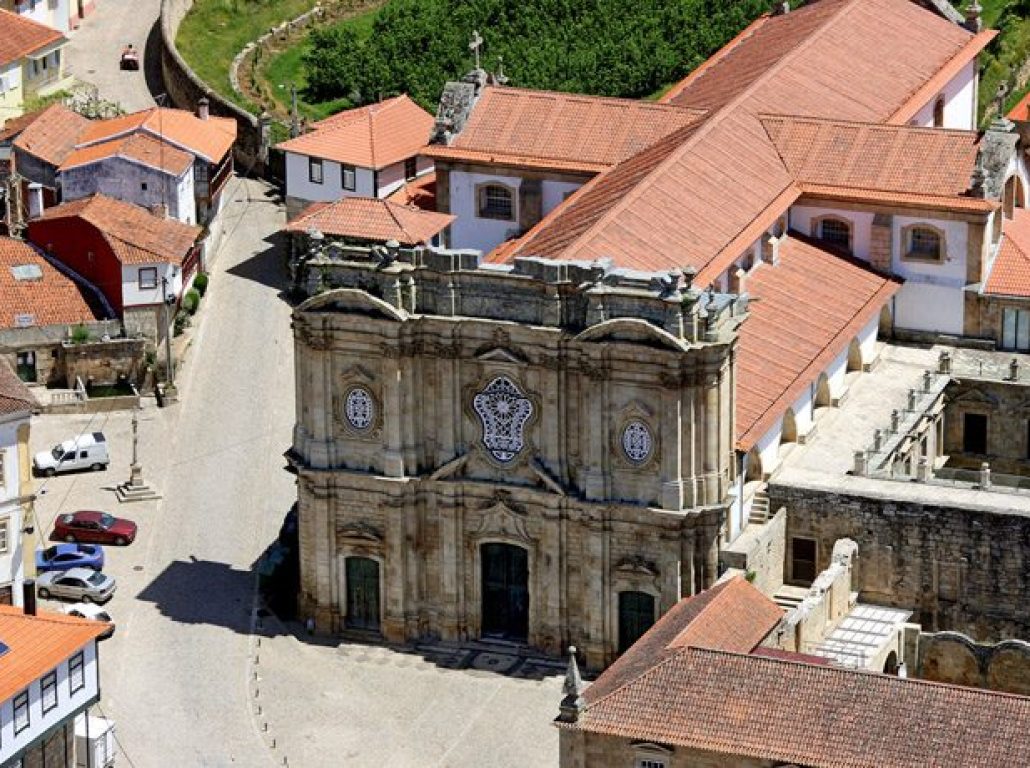 Mosteiro-de-Santa-Maria-de-Salzedas_04_salzedas_2_136997015054d8a419cad46-720x460