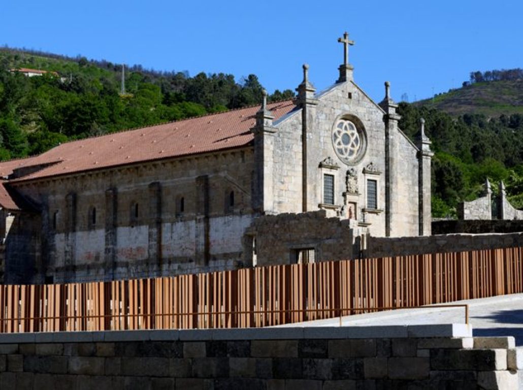 Mosteiro-de-São-João-de-Tarouca_tarouca_4_110427954354e35b567fada-720x460
